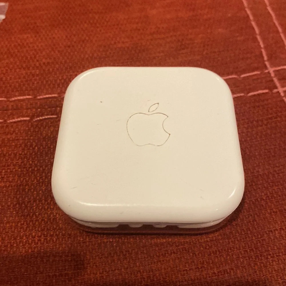 🆕Apple Wired Ear-buds w/ Case